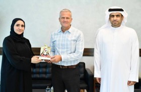 وزارة الطاقة والبنية التحتية تكرم  المدير الإقليمي لمؤسسة «البعثة إلى البحارة»