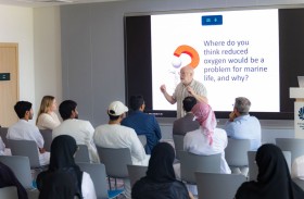 مركز الشارقة لأبحاث علوم البحار يناقش تأثير نقص الأكسجين على الحياة البحرية