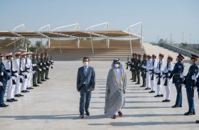 خليفة بن طحنون يستقبل رئيس مجلس النواب العراقي في واحة الكرامة