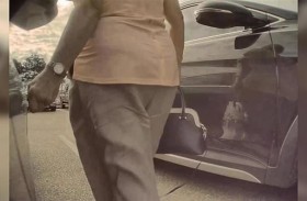 تنتقم من سارقة موقف سيارتها بحركة لئيمة 