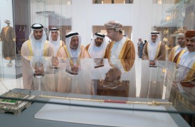 حاكم الشارقة يزور المتحف الوطني العُماني