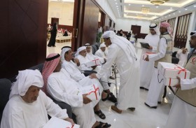 الهلال الأحمر في أم القيوين يحتفي بكبار المواطنين 