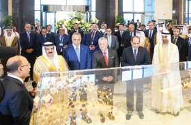 محمد بن زايد والرئيس المصري يتفقدان مشروعا سياحيا في مدينة العلمين بحضور عدد من قادة الدول الشقيقة