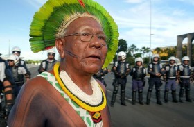 وفاة زعيم بارز من السكان الأصلين في الأمازون بكوفيد-19