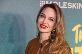 أنجلينا جولي تخطط لإنشاء قرية لرعاية الأيتام في غزة