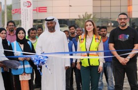 بلدية مدينة أبوظبي تفتتح ملعب كرة قدم بمصفح الصناعية لإسعاد العمال وتشجيعهم على ممارسة الرياضة