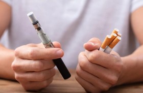 ما مدى خطورة التدخين الإلكتروني مقارنة بالسجائر العادية؟