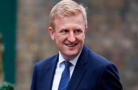  رئيس وزراء بريطانيا يدعم وزيرا متهما بالتنمر 