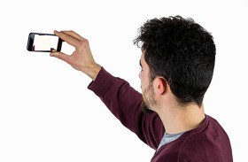 «سيلفي» لطبيب تقود تاجر مخدرات إلى السجن