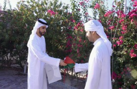 بلدية منطقة الظفرة تنظم حملة للمحافظة على أعلام الدولة استعداداً ليوم العلم