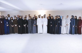  محمد بن راشد يلتقي فريق عمل القمة العالمية للحكومات 2025