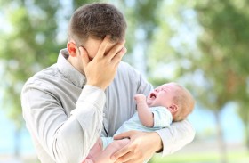 الآباء يعانون أيضا من اكتئاب ما بعد الولادة تماما مثل النساء