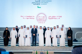 عبدالله بن زايد يشهد تخريج دفعة «صُنّاع الغَد» من أكاديمية أنور قرقاش الدبلوماسية