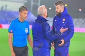 بيكيه ينزل غاضباً لأرض الملعب بعد «الكلاسيكو»