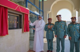 ولي عهد الشارقة يزيح الستار عن لوحة 6 نجوم في مركزي واسط الشامل وخدمات المرور والترخيص