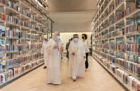 حاكم الشارقة يفتتح معرض فصول من الفن الإسلامي 