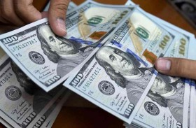 الدولار يظل قريبا من ذروة شهر بعد بيانات سوق العمل الأمريكية 