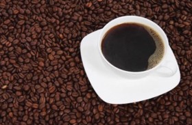 عرض يظهر على اللسان.. يستوجب التوقف عن تناول القهوة