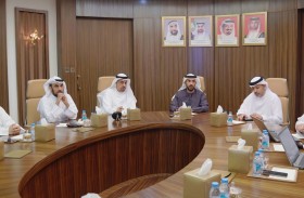 عبدالعزيز بن حميد يطّلع على سير عمل لجنة التثمين والمصالحة في عجمان