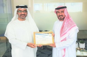 الفجيرة الثقافية تكرم سعيد الحمودي أول رئيس لمجلس إدارتها 