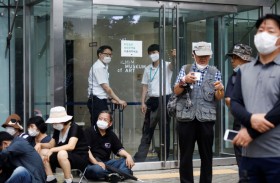 سؤول تشدد قواعد التباعد الاجتماعي 