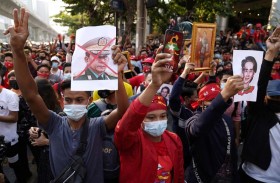 انقلاب بورما.. شارع غاضب ومربك والديموقراطية عادت حلما 