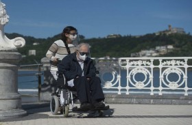 التخفيف التدريجي للعزل مستمر في أوروبا 