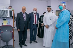 سلطان بن أحمد القاسمي يتفقد مختبرات كلية طب الأسنان بجامعة الشارقة