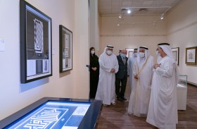 سلطان القاسمي يزور المعرض الفني حروف مشرقة للفنان محمد مندي