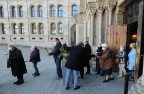 أسبوع من القيود في العالم بعيد الفصح في ظل الجائحة