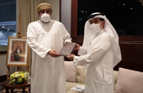 «الشارقة للكتاب» تنقل لجمهور «معرض مسقط للكتاب»  تجربة الشارقة في دعم صناعة النشر والنهوض بالكتاب العربي