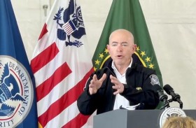 وزير الداخلية الأميركي يدافع عن نساء جهاز الخدمة السرية