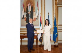 سفيرة الدولة لدى فرنسا تقدم نسخة من أوراق اعتمادها