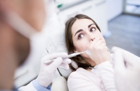 فقدان الأسنان بسرعة قد يكون علامة لمشاكل صحية