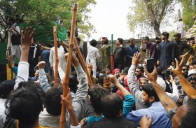 أنصار عمران خان يستمرون بالاشتباك مع الشرطة