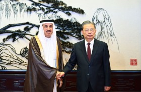 صقر غباش ورئيس البرلمان الصيني يؤكدان أهمية تعزيز الشراكة بين البلدين