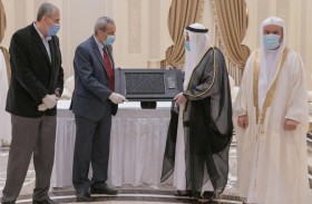 حاكم الشارقة يلتقي عددا من ذوي مقرئي القرآن الكريم الرواد 