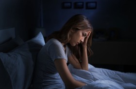 الاستيقاظ المتكرر أثناء الحلم قد يكون علامة مبكرة لمرض الخرف