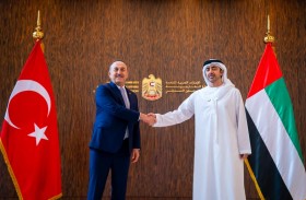 عبدالله بن زايد يستقبل وزير خارجية تركيا في أبوظبي