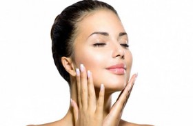 الطريقة الصحيحة لتنظيف البشرة الجافة