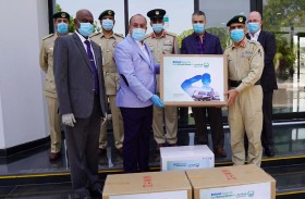 «الوطنية للشحن الجوي » تشيد بجهود شرطة دبي  وتتبرع بـ 100.000 قناع وقفازات