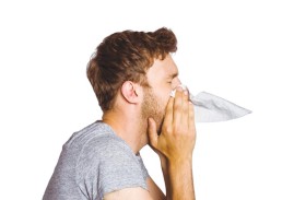 لماذا لا ينبغي تغطية الأنف باليد عند العطس؟