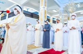 حاكم عجمان يؤدي صلاة الاستسقاء بمسجد الشيخ حميد 