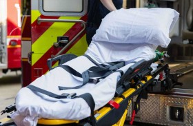 سقوط مريضة من سيارة إسعاف 