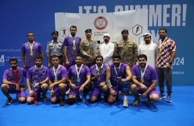 شرطة أبوظبي تكرم الفرق الفائزة ببطولة الطائرة لدرع مدير قطاع المهام الخاصة