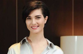 اعتراف صادم من النجمة توبا بويوكستون عن جمالها