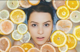 فيتامين C أفضل مكمل لعلاج الهالات السوداء