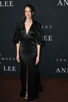 الممثلة الفرنسية ستايسي مارتن لدى حضورها العرض الأول لفيلم «وصية آن لي» في مسرح لينوود دان في لوس أنجلوس. ا ف ب