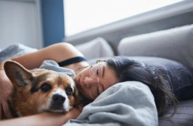 هل تنام بجانب حيوانك الأليف؟ احذر من هذا الخطر