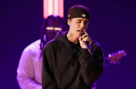 جاستن بيبر يستقبل عيد الميلاد برسائل مؤثرة